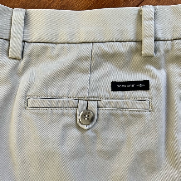 Dockers D2 Straight Fit 100% Cotton Khaki Pants Size 36 x 32 - Picture 2 of 12
